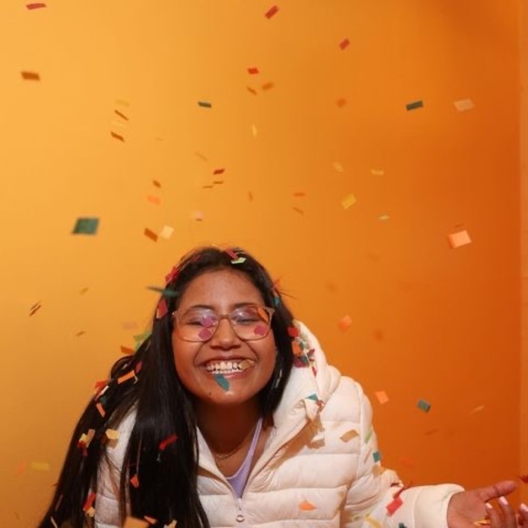 Meet your Posher, Mariana - Picture 1 of 1